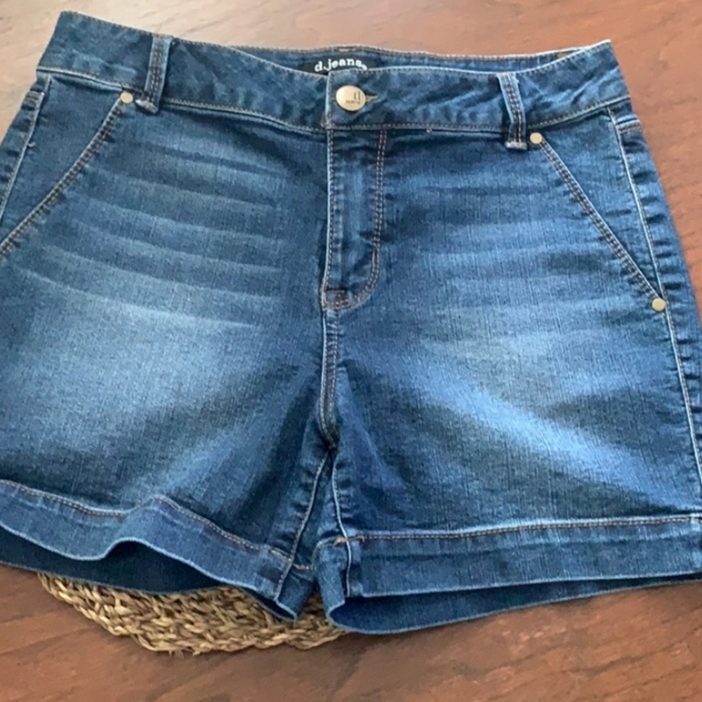 D. Jeans Basic Denim Jeans